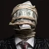Временно стесненные в средствах миллионеры: почему мы защищаем деньги олигархов. Временно стесненные в средствах миллионеры: почему мы защищаем деньги олигархов.